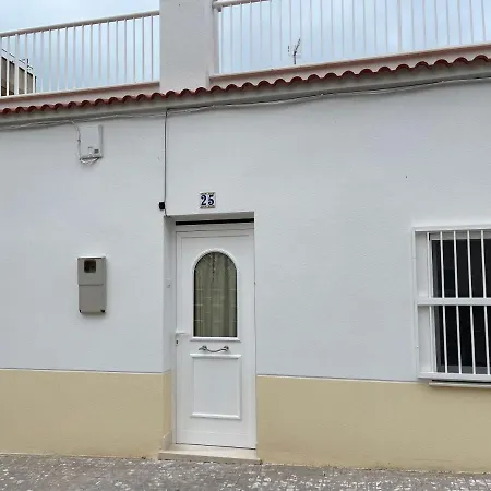 Holiday home Lleida 25, Casa A Planta Baixa Amb Amplia Terrassa Equipada Amb Barbacoa *